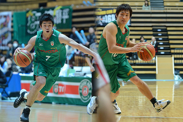 （左）正中岳城選手（右）岡田優介選手