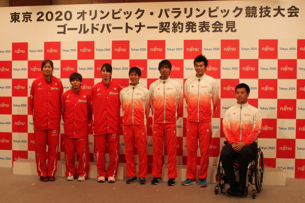 （左から）長岡選手、町田選手、山本選手、鈴木選手、高瀬選手、澤野選手、中澤選手